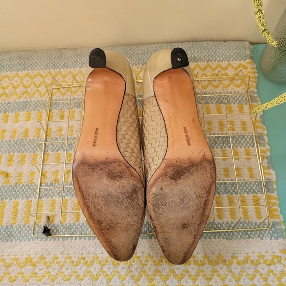 Salvatore Ferragamo Vintage Neutral Woven Shoe Heel - Picture 9 of 14